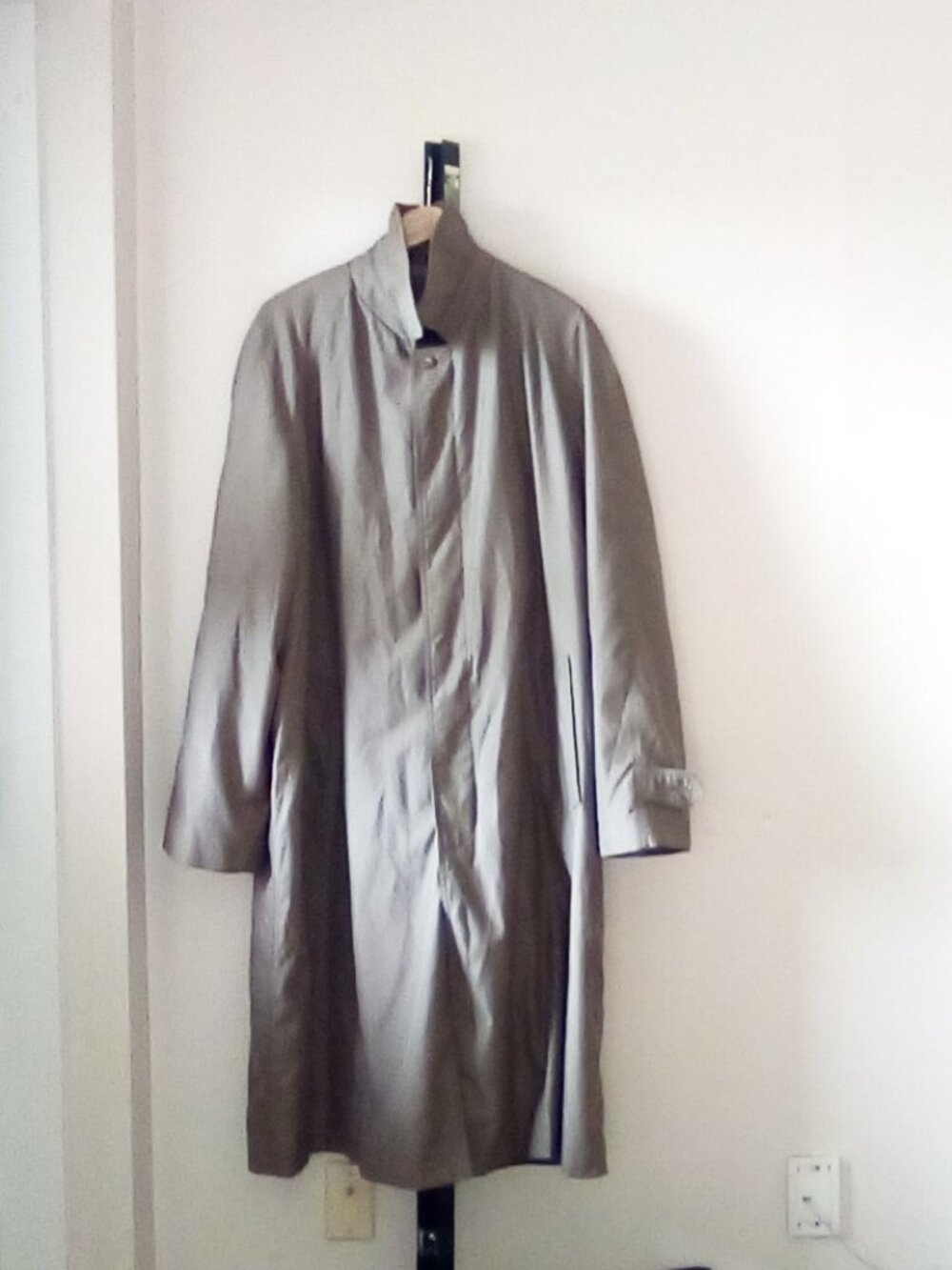 Men's Ralph Lauren Trench Coat With Matching Belt. Size 42 XL
